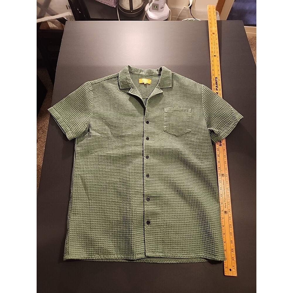 Negative Space Green Waffle Knit Short Sleeve Button Down Shirt Sz. L